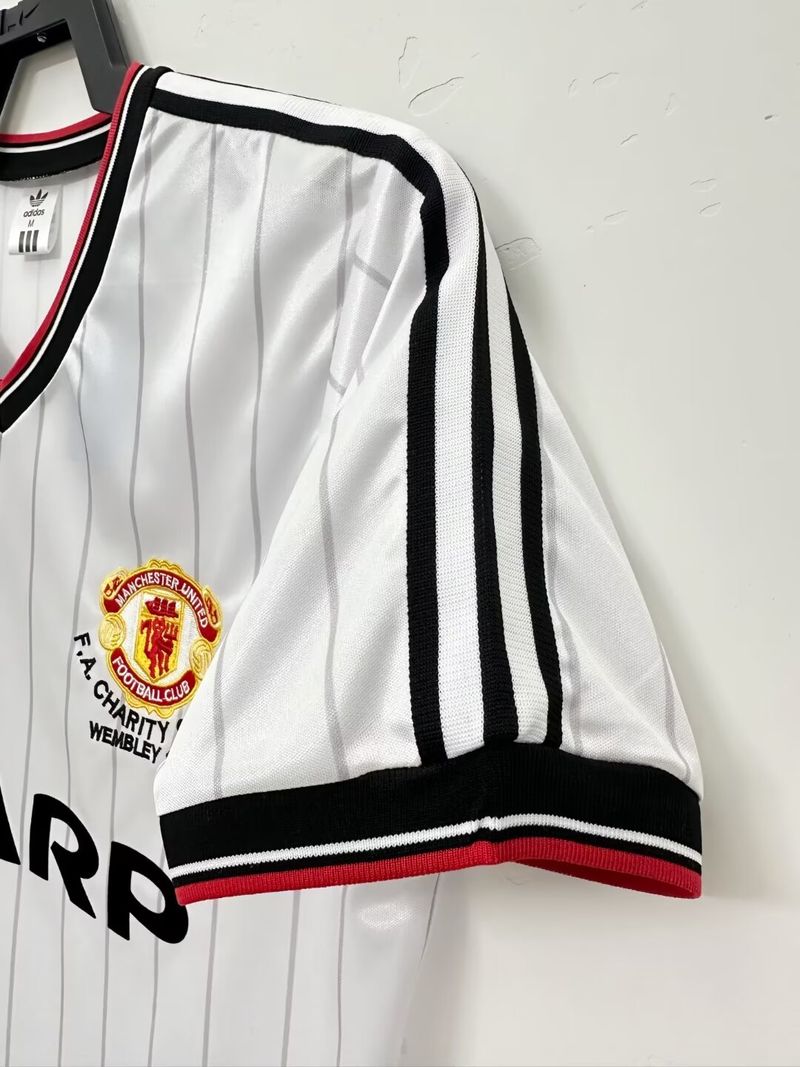 Retro Manchester United 1983 away