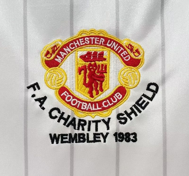 Retro Manchester United 1983 away