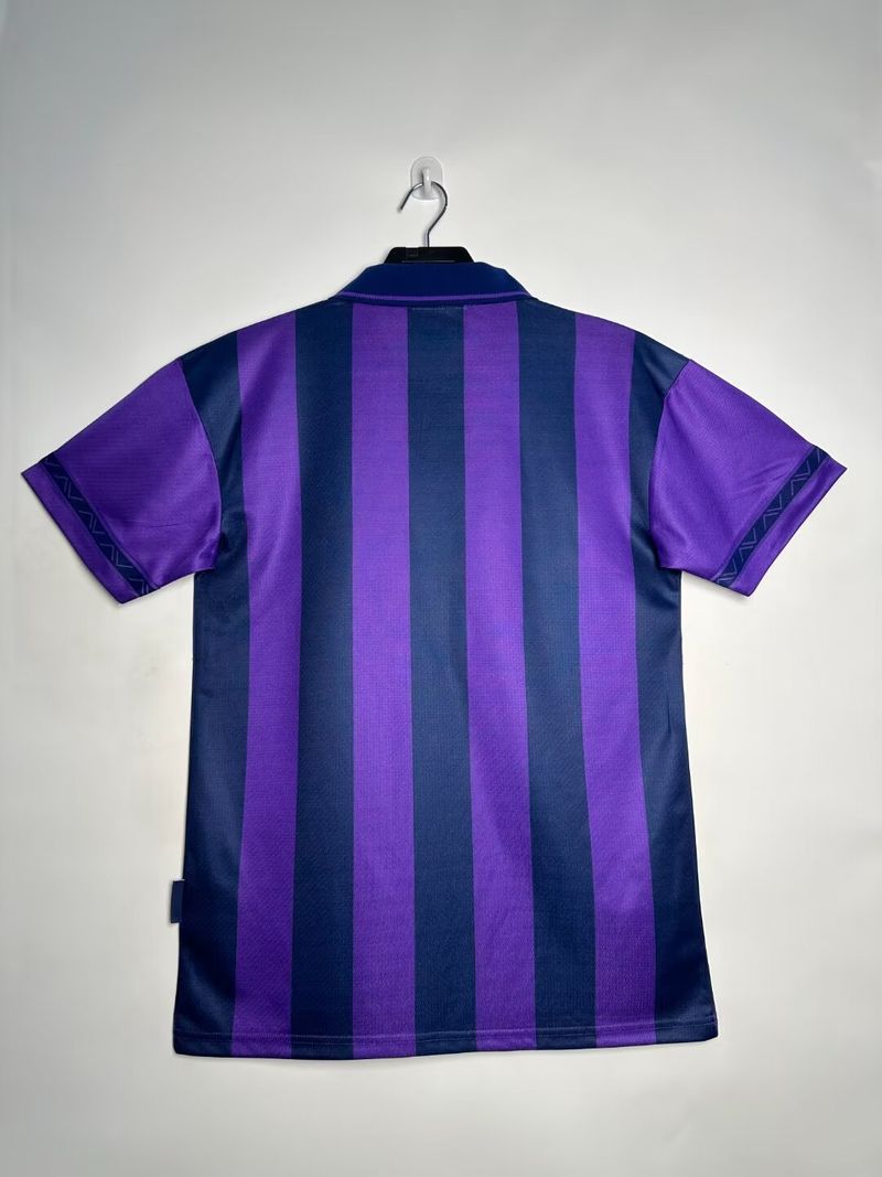 Retro Tottenham Hotspur 1995-1997 away Secondary image