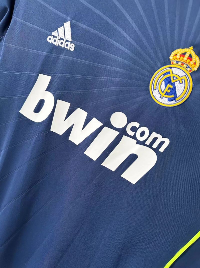Retro Real Madrid 2010-2011 away