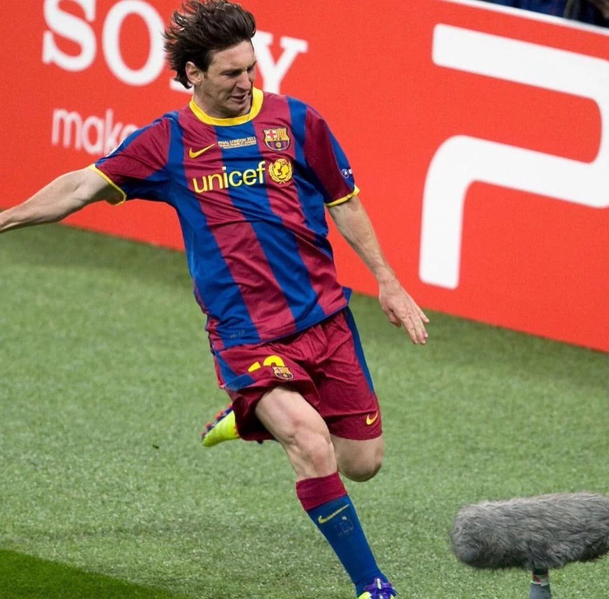 Retro FC Barcelona 2010-2011 home Secondary image
