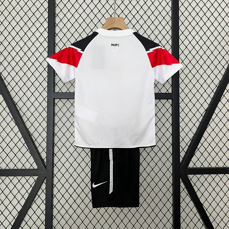 Retro Kids Manchester United 2010-2011 away Secondary image