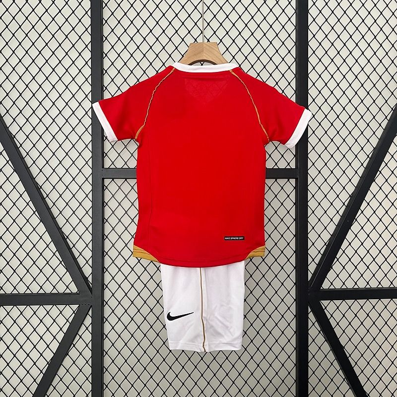 Retro Kids Manchester United 2006-2007 home Secondary image