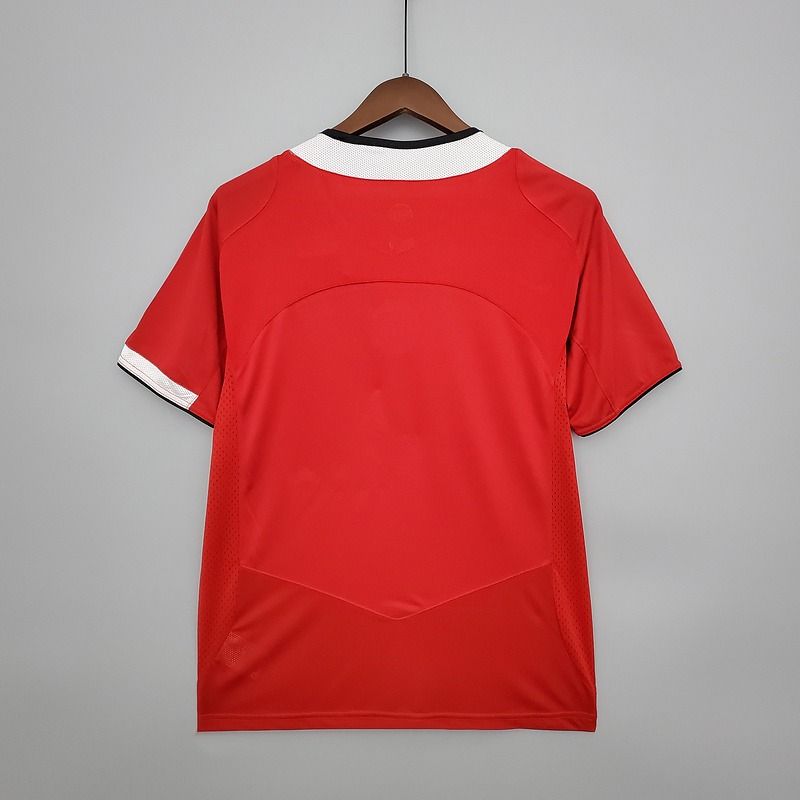 Retro Manchester United 2005-2006 home Secondary image