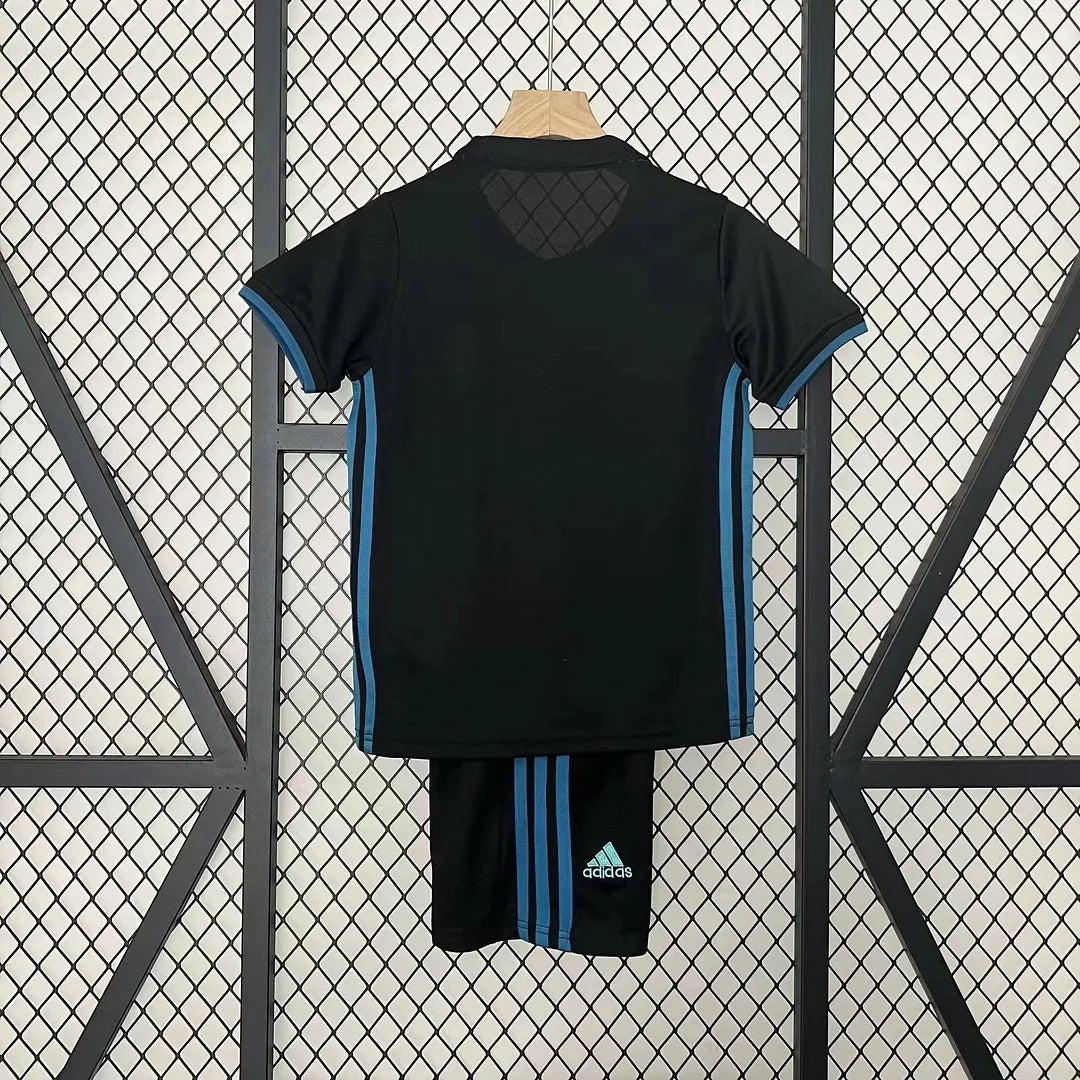 Retro Kids Real Madrid 2017-2018 away Secondary image