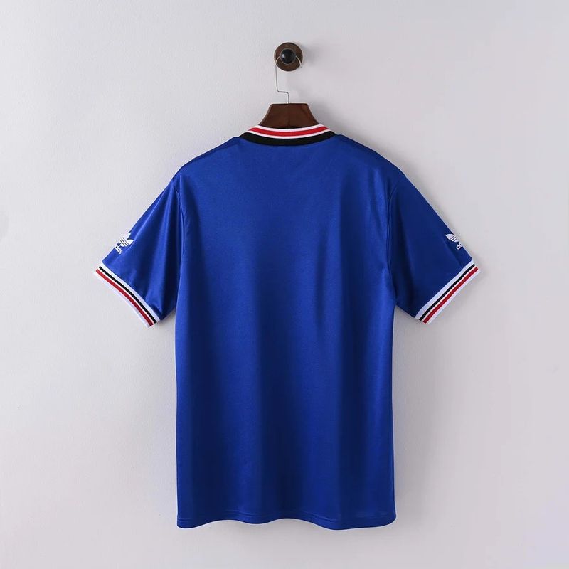 Retro Manchester United 1984 third away