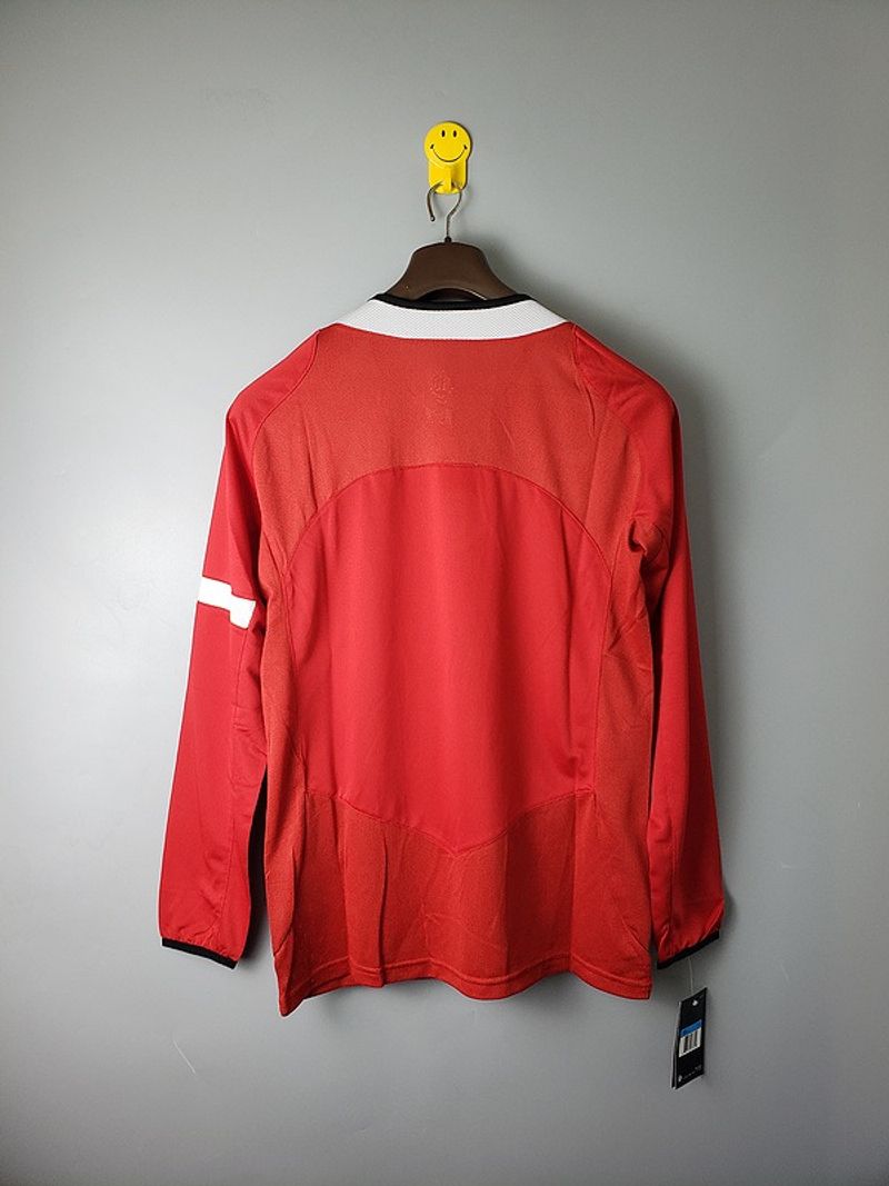 Retro Manchester United 2005-2006 Home Long Sleeve Secondary image