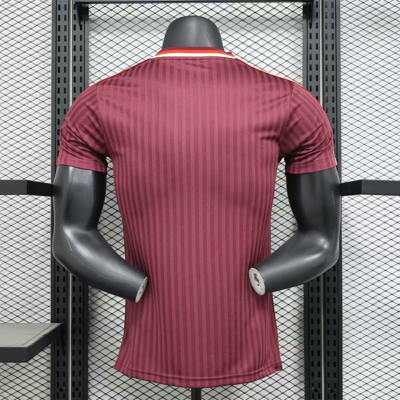 Bayern München 2025-2026 125th Anniversary player Secondary image
