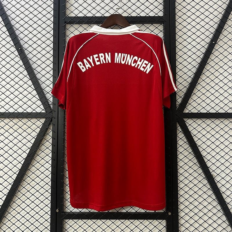 Retro Bayern Munich 2005-2006 home Secondary image