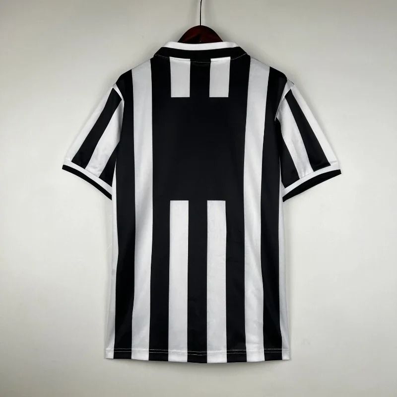 Retro Juventus 1996-1997 home Secondary image