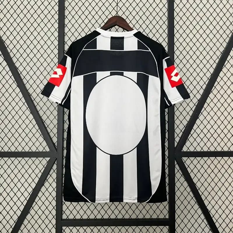 Retro Juventus 2002-2003 home Secondary image