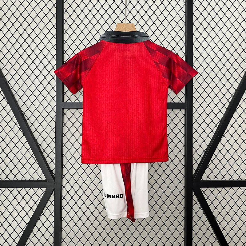 Retro Kids Manchester United 1996-1997 home Secondary image